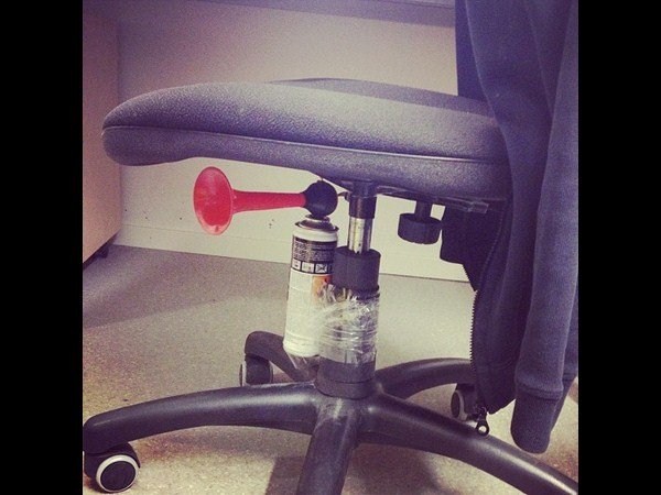 ఏప్రిల్ ఫూల్స్ డే కోసం పలు ఫన్నీ ట్రిక్స్