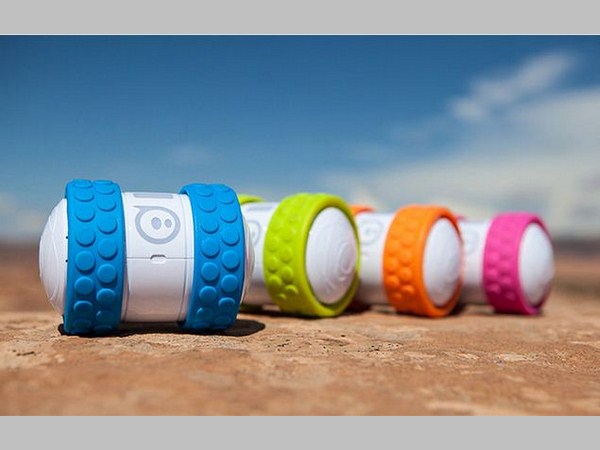 స్మార్ట్‌ఫోన్‌తో కంట్రోల్ చేసుకోగలిగే క్రేజీ కూల్ టాయ్స్