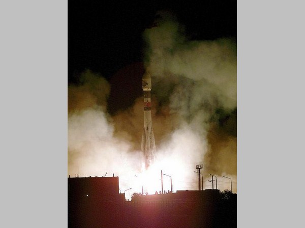 అంతరిక్షాన్ని జల్లెడ పడుతున్న 10 రోబోట్లు