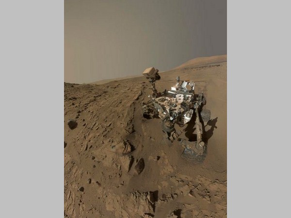 అంతరిక్షాన్ని జల్లెడ పడుతున్న 10 రోబోట్లు