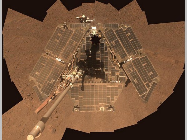 అంతరిక్షాన్ని జల్లెడ పడుతున్న 10 రోబోట్లు