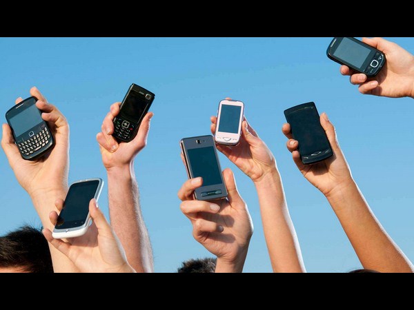 మొబైల్ ఫోన్‌లు.. మారిన బతుకులు