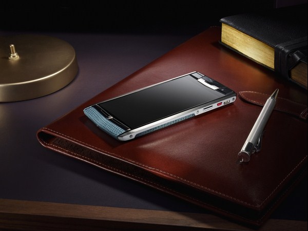 వెర్టు స్మార్ట్‌ఫోన్ లగ్జరీ లుక్ అదరహో!