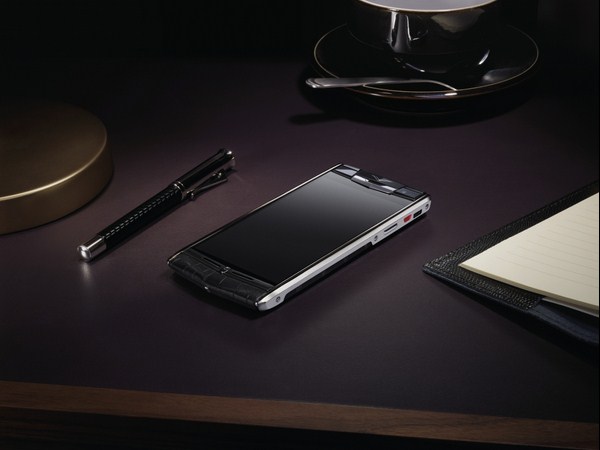 వెర్టు స్మార్ట్‌ఫోన్ లగ్జరీ లుక్ అదరహో!