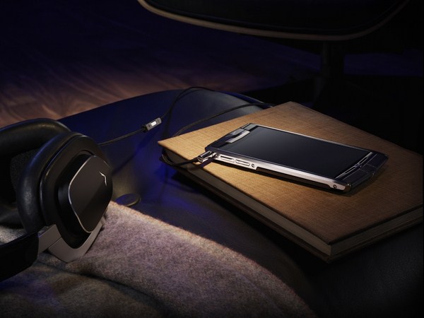 వెర్టు స్మార్ట్‌ఫోన్ లగ్జరీ లుక్ అదరహో!