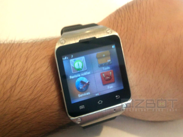 మనికట్టు సంజ్ఞలతో వాచ్‌ను ఆపరేట్ చేసుకోవచ్చు