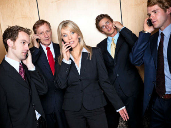 స్మార్ట్‌ఫోన్ వినియోగంలో  క్రమంతప్పకుండా చేసే కొన్ని పనులు