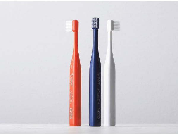 టూత్ పేస్ట్ లేకుండా పళ్లు తోమే బ్రష్! 