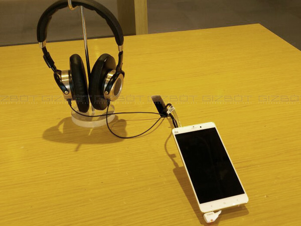 అధునాతన సౌకర్యాలతో చైనాలోని ఓ షియోమీ స్టోర్ 