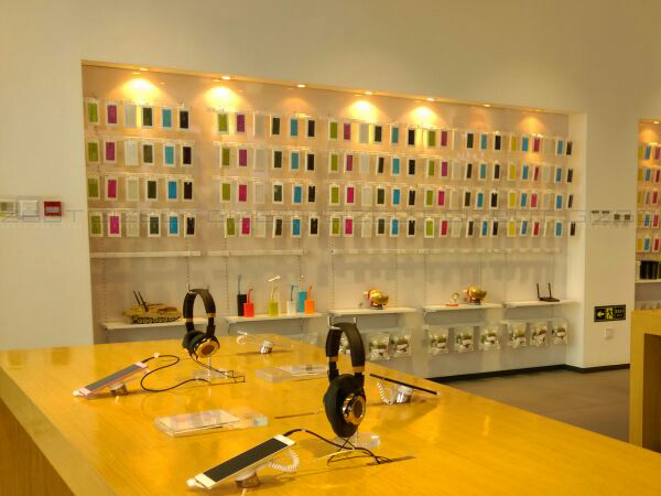 అధునాతన సౌకర్యాలతో చైనాలోని ఓ షియోమీ స్టోర్