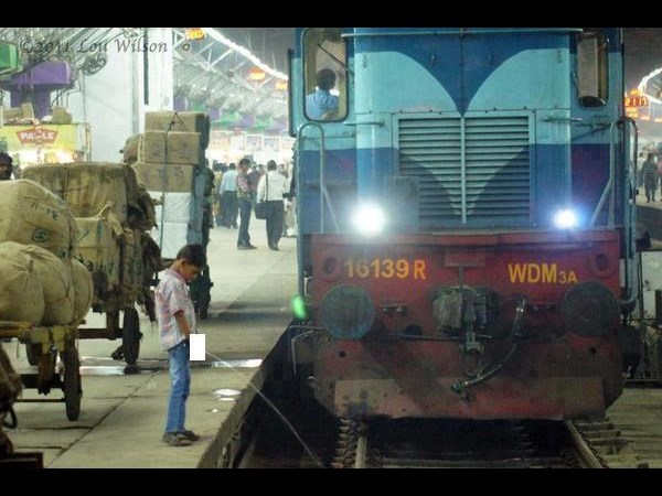 క్రేజీ భారతం.. ఎవరి గోల వారిదే!