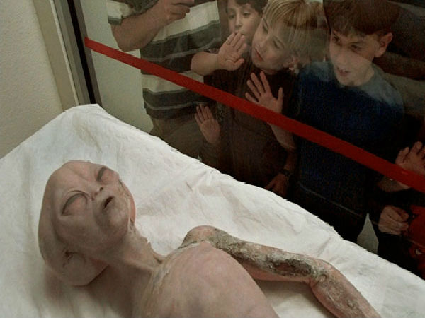 ఇంటర్నెట్‌లో హల్‌చల్ చేస్తోన్న అనుమానాస్పద ఏలియన్ చిత్రాలు