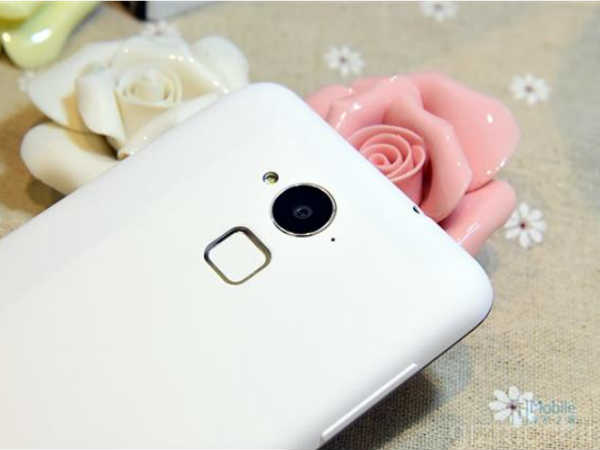 రూ. 10,000లకే ఫింగర్ ఫ్రింట్ స్మార్ట్ ఫోన్ 