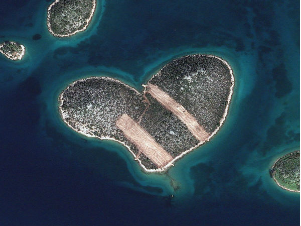 ఆశ్చర్యపరుస్తున్న శాటిలైట్ వీక్షణలు