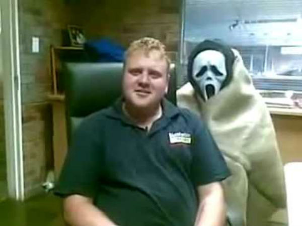 ఇంటర్నెట్‌లో హల్‌చల్ చేస్తున్న పలు భయానక గోస్ట్ ప్రాంక్స్‌