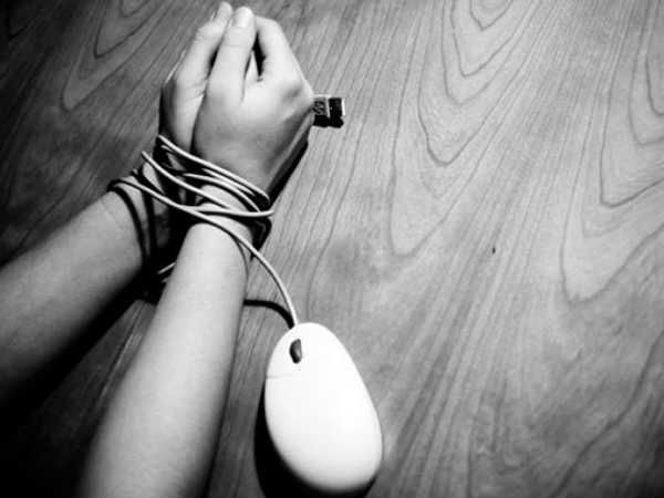 సోషల్ మీడియాకు పంచ్ పడింది 