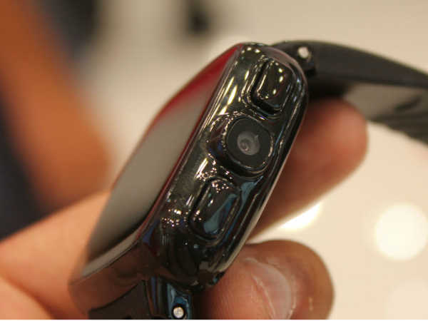 స్మార్ట్ వాచీతో స్మార్ట్ గా మాట్లాడేద్దాం 