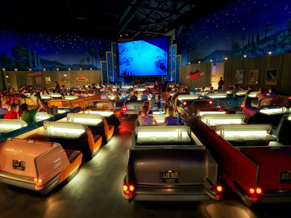 కొత్తదనం నిండిన క్రియేటివ్ బిగ్ స్ర్కీన్స్