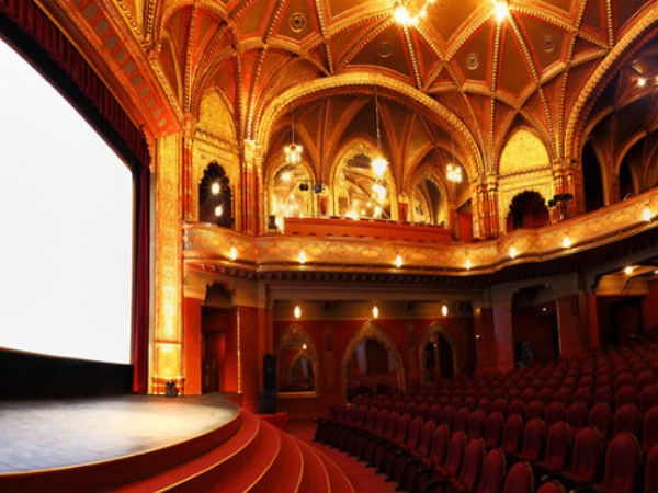 కొత్తదనం నిండిన క్రియేటివ్ బిగ్ స్ర్కీన్స్