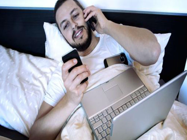 ఫోన్‌ను కొండంత అండగా ఫీలవతాం