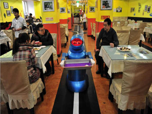 రోబో వంటల టేస్ట్ అదిరింది బాసూ 