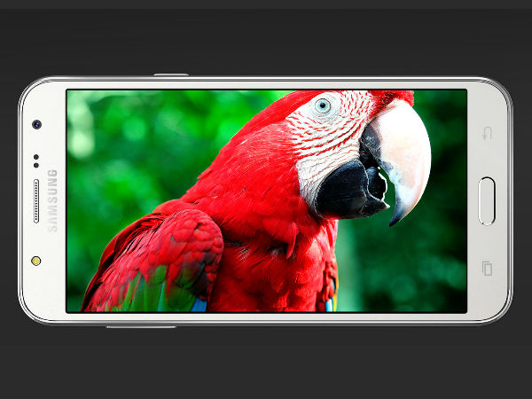 లేటెస్ట్ స్మార్ట్‌ఫోన్‌ల పై ఇండిపెండెన్స్ డే ఆఫర్లు