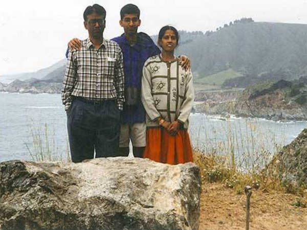 1. తల్లిదండ్రులతో సుందర్ పిచాయ్ 