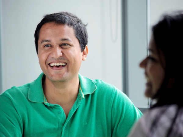 నవ్వుతూ ఉండాలి