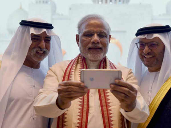 మోడీకి సెల్ఫీ సరదా