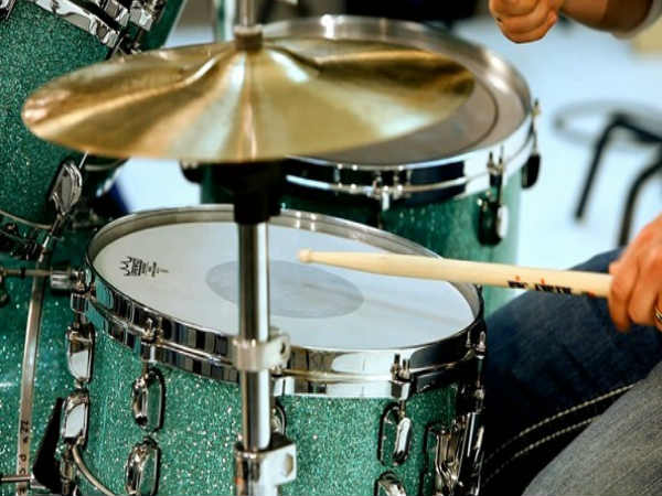 1. కొత్త కొత్త ట్యూన్స్ 