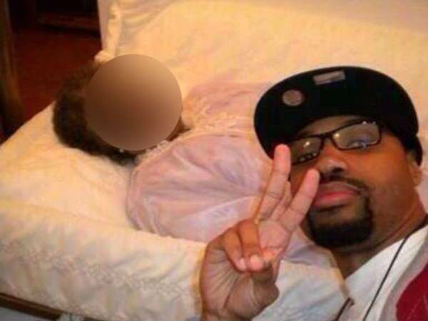 సోషల్ మీడియాలో హల్ చల్ చేస్తున్న వివాదాస్పద సెల్ఫీలు