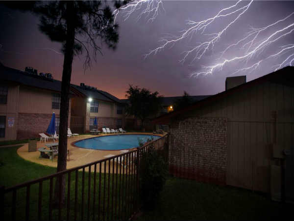 చెట్ల కింద చాలా డేంజర్