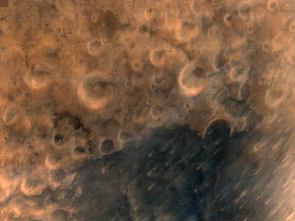 ఉపరితలానికి సంబంధించి మామ్  తీసిన ఫోటోలు