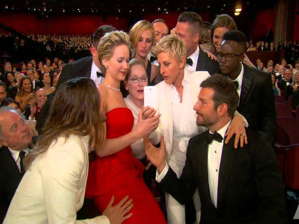 హీరోలు, హీరోయిన్లు కలిసి దిగిన సెల్ఫీ  