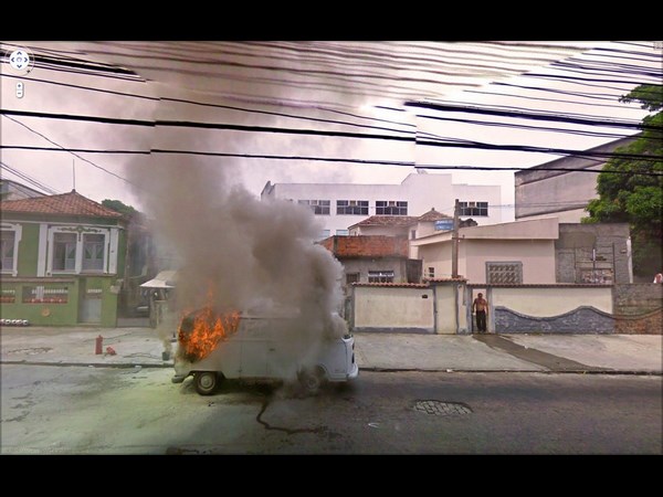 అనుమానాస్పద గూగుల్ స్ట్రీట్ వ్యూ ఫోటోలు