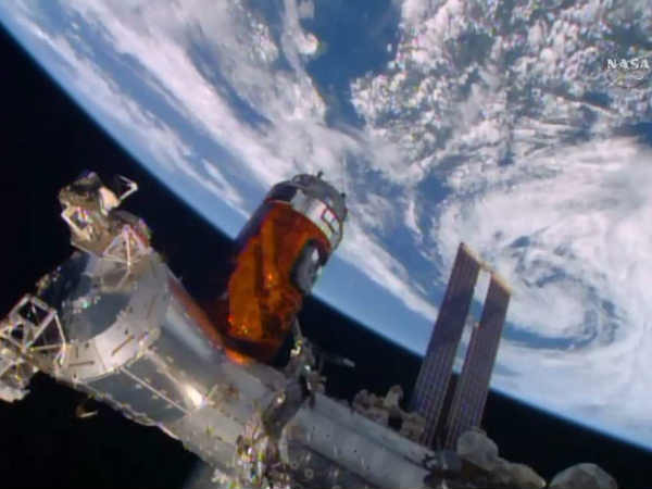 సెప్టెంబరులో భూమికిపైకి