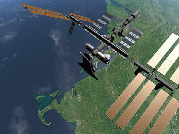 వ్యోమగాముల కోసం నీరు, ఆహారం, బట్టలు