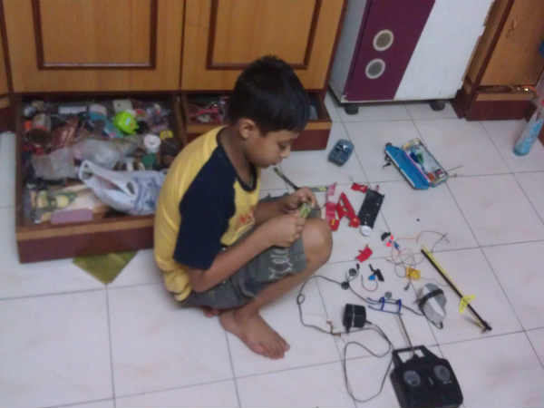 తండ్రి కంప్యూటర్ ఇంజనీర్