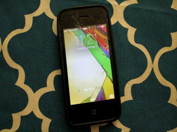 స్ర్కీన్ పగిలింది.. అయినా భలే కవర్ చేసారు