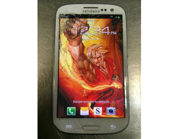 స్ర్కీన్ పగిలింది.. అయినా భలే కవర్ చేసారు