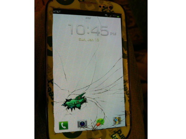 స్ర్కీన్ పగిలింది.. అయినా భలే కవర్ చేసారు