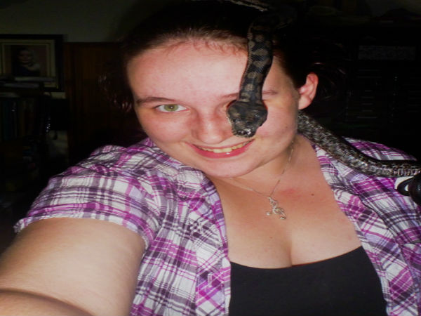 పాములతో ప్రాణాంత సెల్ఫీలు