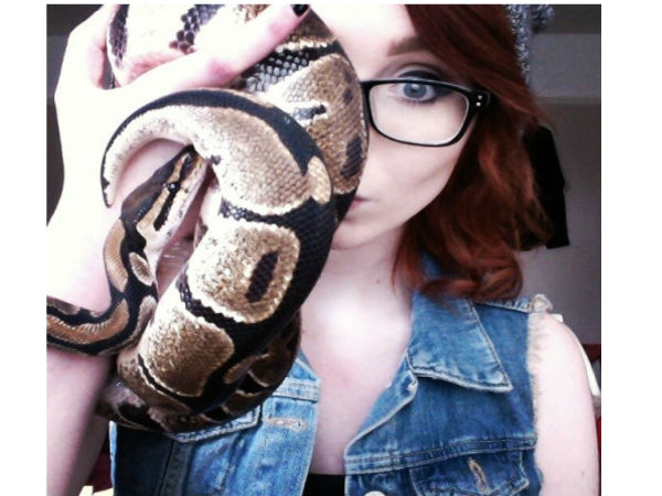 పాములతో ప్రాణాంత సెల్ఫీలు