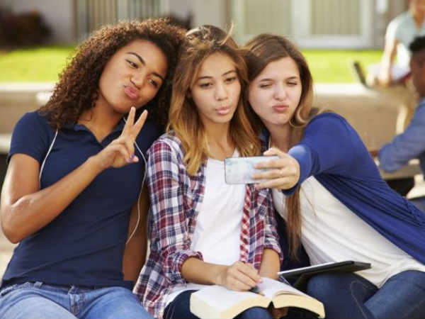 సెల్ఫీల్లో 400 క్లాసులు