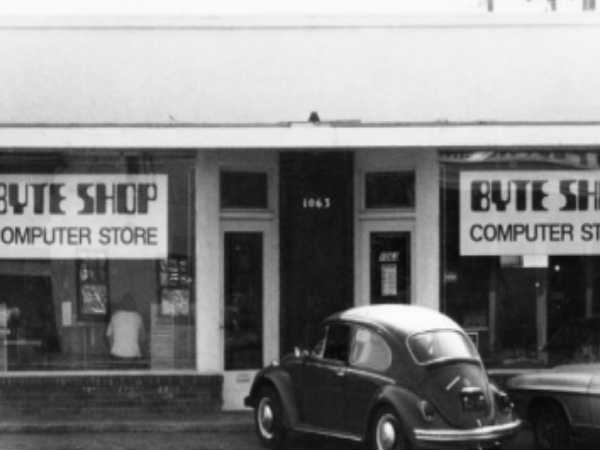 వేలానికి స్టీవ్ జాబ్స్ తొలి ఆస్తి 