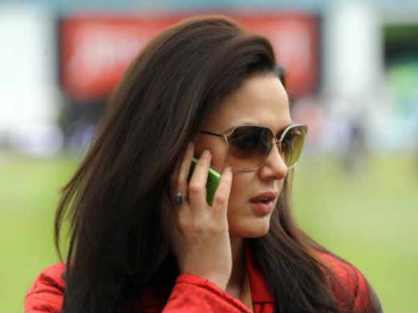  ప్రీతిజింటా సైతం బ్లాక్ బెర్రీకి ఫిదా