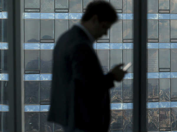 గప్‌చుప్ గా ఆ సొమ్ము కట్టేసి ఫోన్‌ లాక్‌