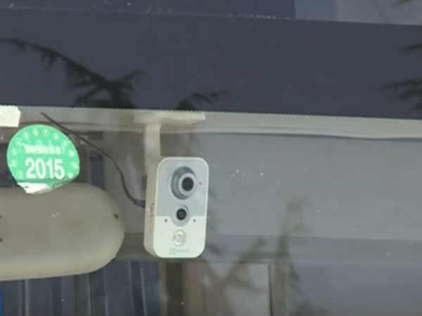 బస్సుకు అమర్చిన కెమెరా 