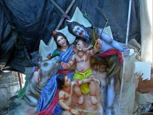 తల్లి దండ్రులతో సెల్పీ