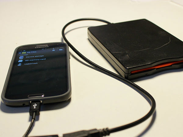 8. మీ ఫోన్ కి ఇలా యుఎస్ బి తగిలించండి